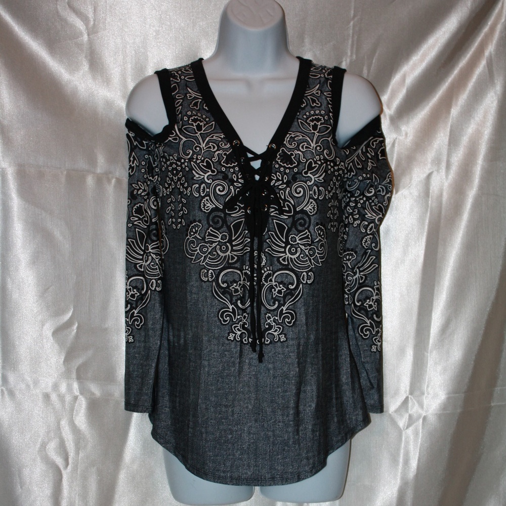 Venus Cold Shoulder Top